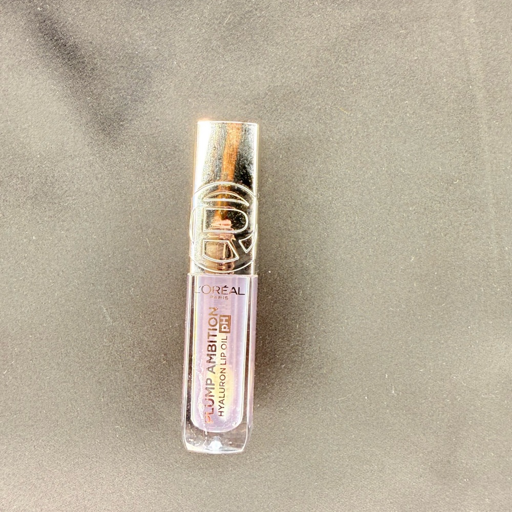 Plump ambition hyaluronic lip oil PH 090 berry moir